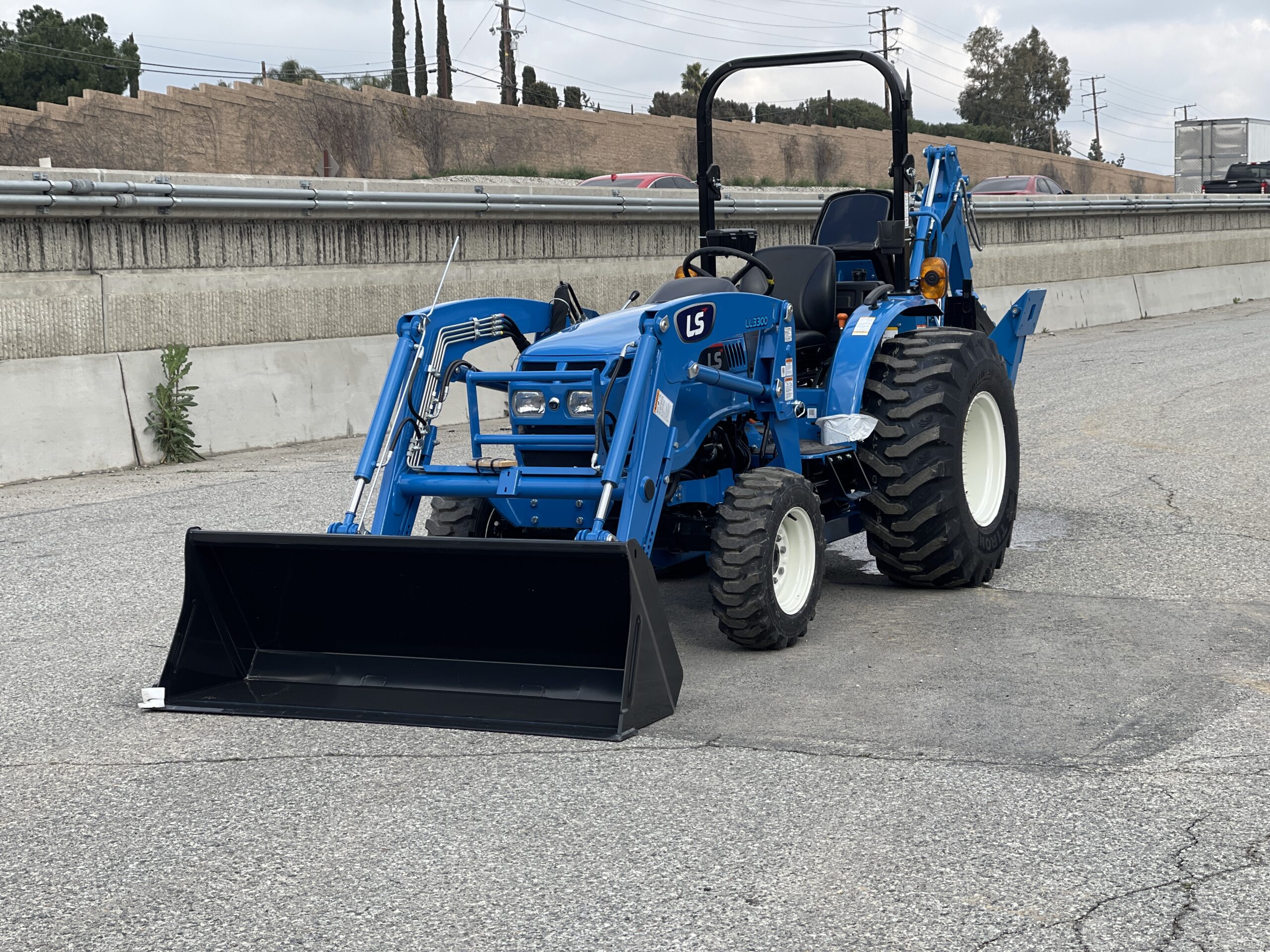LS MT225HE Compact Tractor with a loader / backhoe